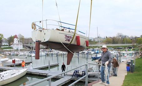 Boats lifted into Kincardine Harbour