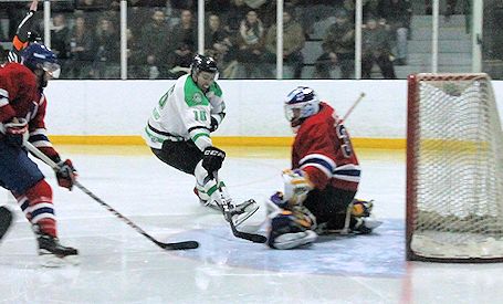 Wolves lose Game 3 in playoff series against Minto