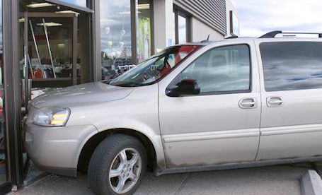 Vehicle smashes front door of Bargain Shop in Kincardine
