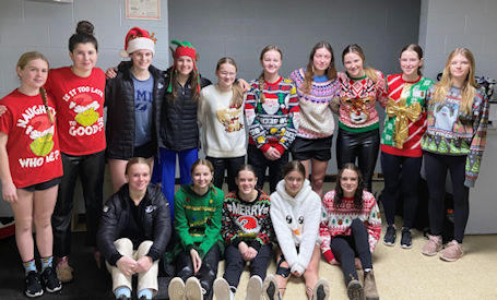 Saugeen Maitland Lightning U15 team donates to Women’s House