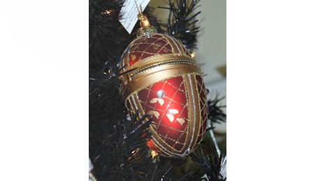 Find beautiful Christmas decorations, unique gift ideas at J'Adorn in downtown Kincardine