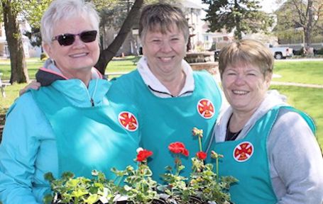 Kincardine hospital auxiliary sells almost 2,300 geraniums in annual sale
