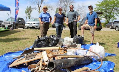 Volunteers collect almost 200 pounds of trash at Kincardine beach clean-up